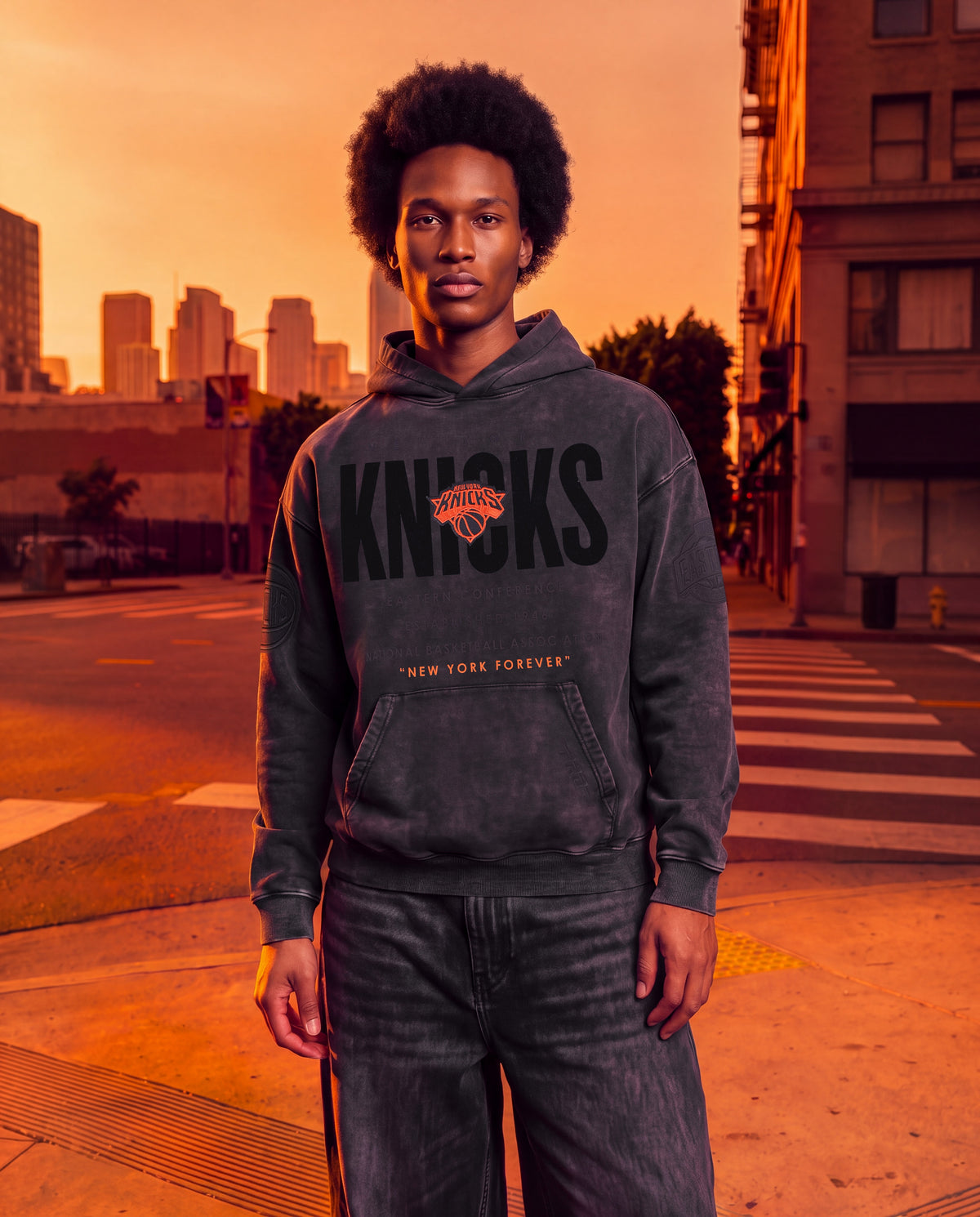 NBA NEW YORK KNICKS ECLIPSE MEN'S PULL OVER HOODIE (WASHED BLACK)