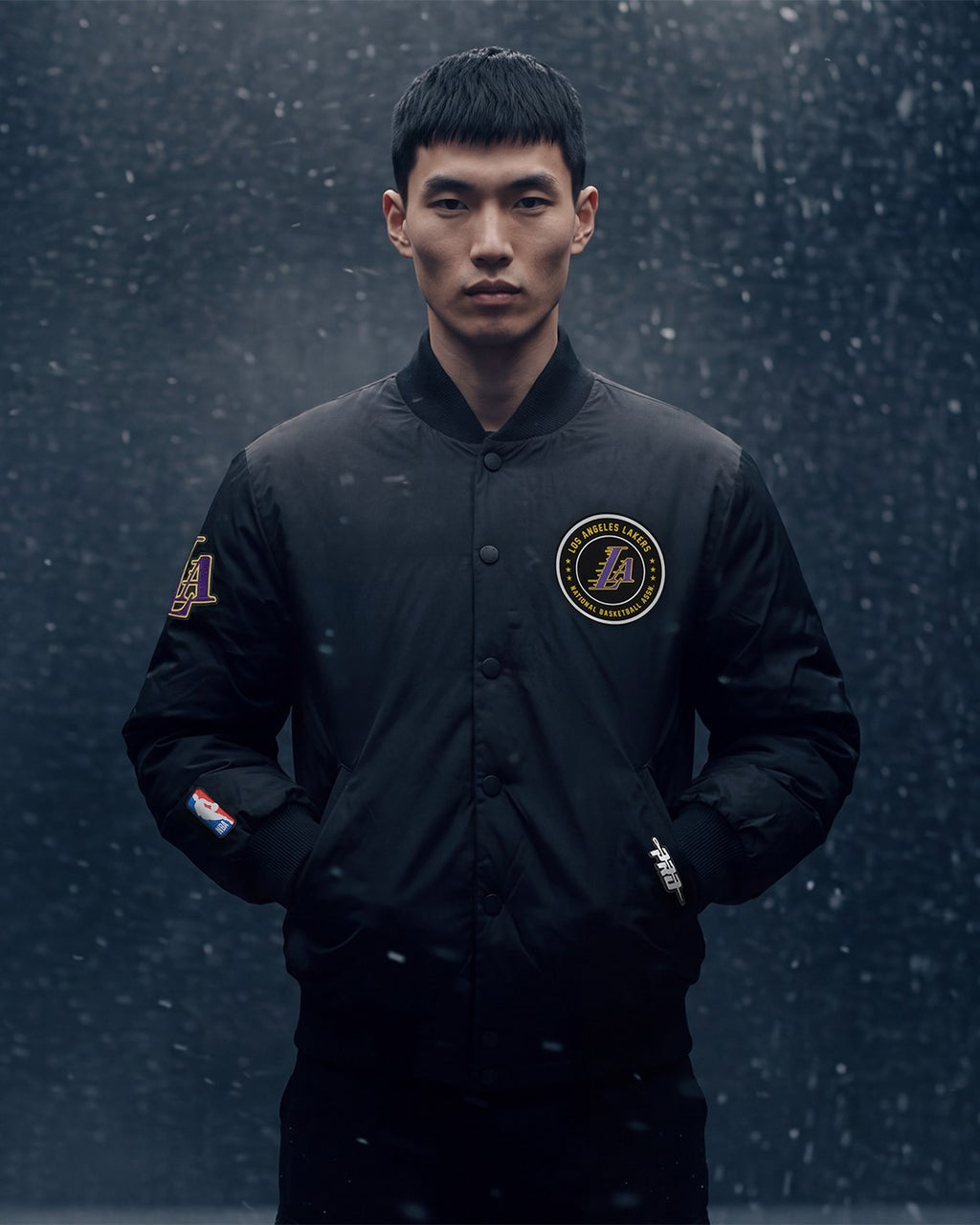 NBA LOS ANGELES LAKERS MEN'S PUFFER JACKET (BLACK) lifestyle