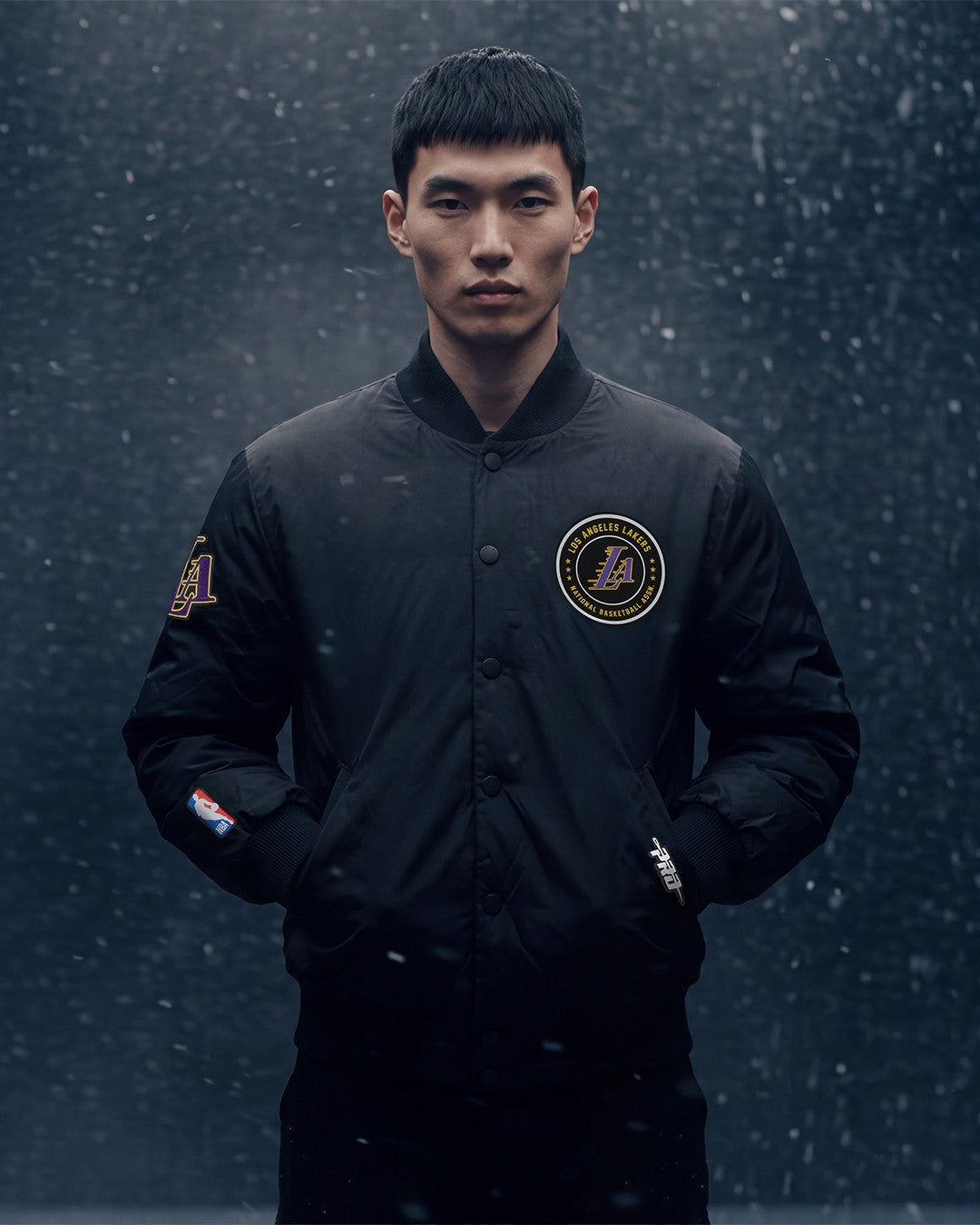 NBA LOS ANGELES LAKERS MEN'S PUFFER JACKET (BLACK) lifestyle